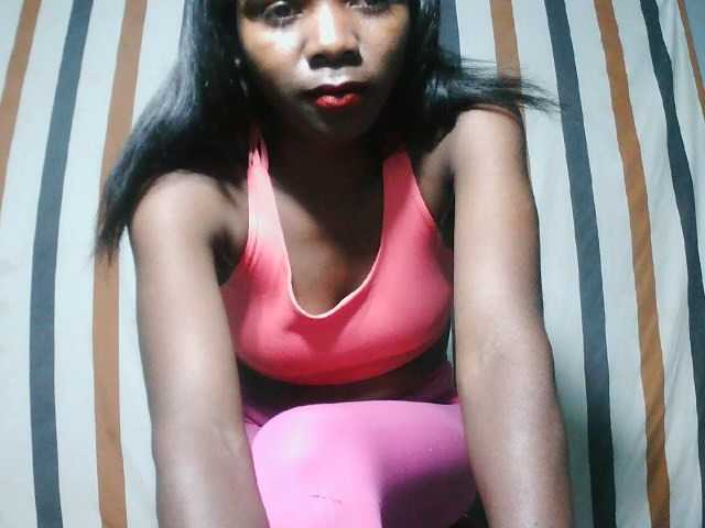 LandiQueen12 live cam on BongaCams