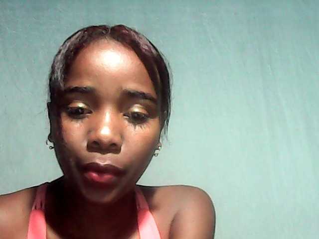 LandiQueen12 live cam on BongaCams