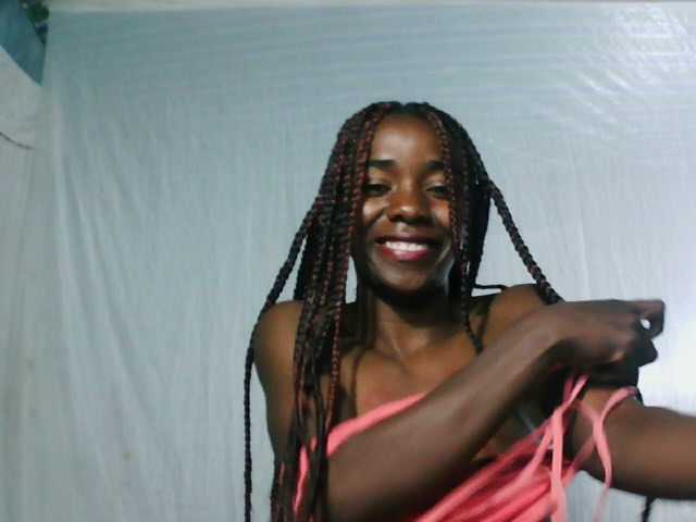 LandiQueen12 live cam on BongaCams