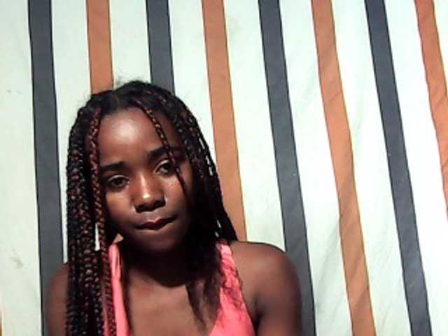 LandiQueen12 live cam on BongaCams