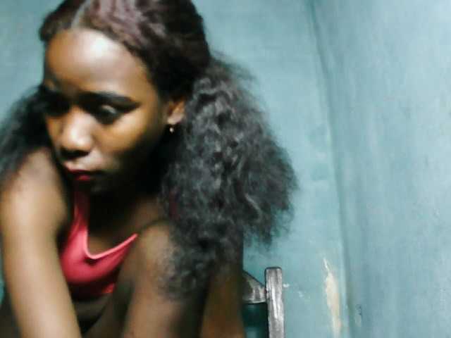 LandiQueen12 live cam on BongaCams
