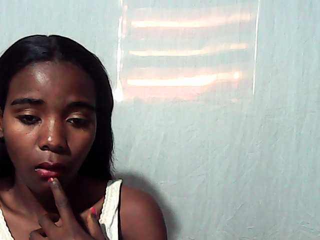 LandiQueen12 — live female cam