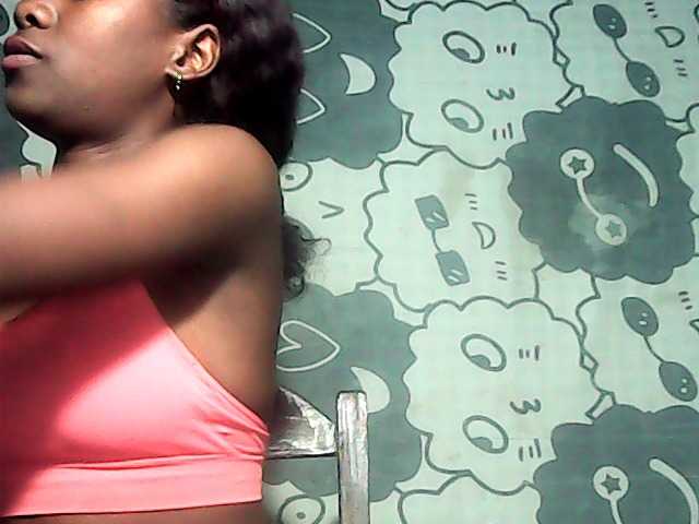 LandiQueen12 live cam preview