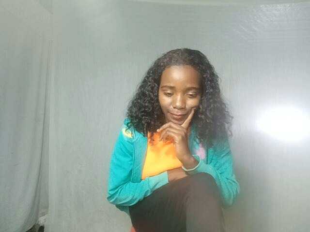 LandiQueen12 live cam on BongaCams