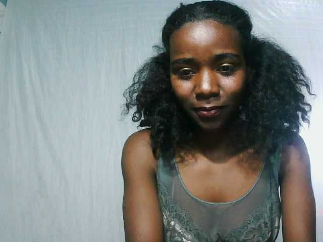 LandiQueen12 live cam on BongaCams