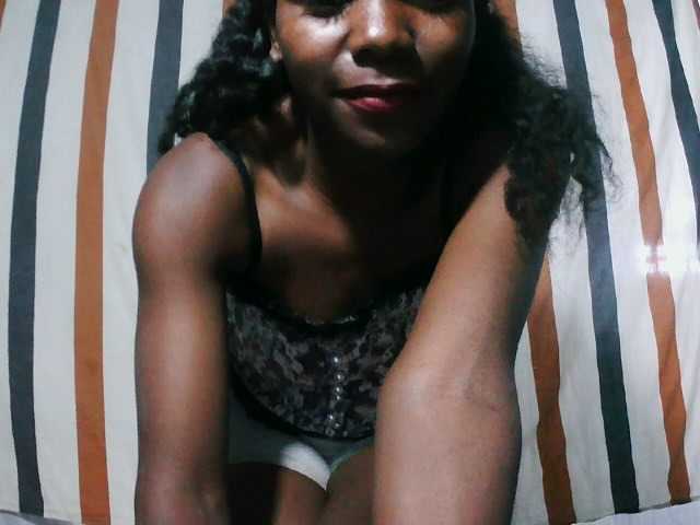 LandiQueen12 live cam on BongaCams