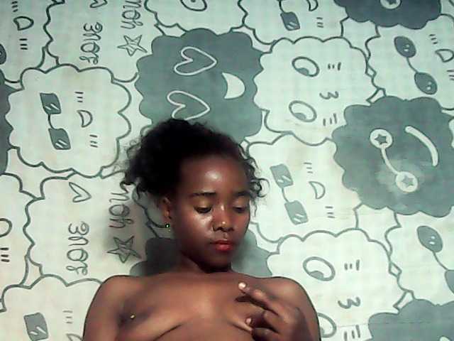LandiQueen12 live cam on BongaCams