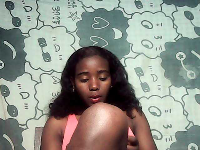 LandiQueen12 live cam on BongaCams