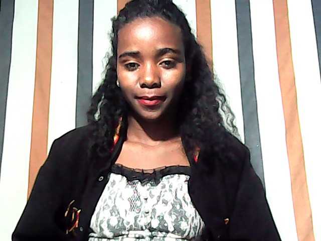 LandiQueen12 live cam on BongaCams