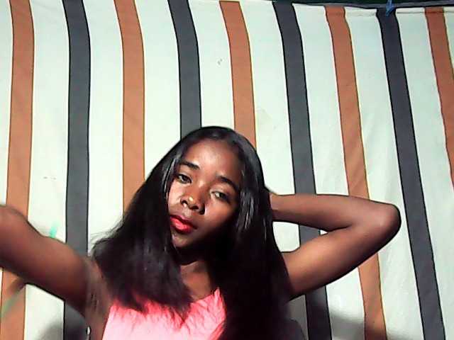 LandiQueen12 live cam on BongaCams