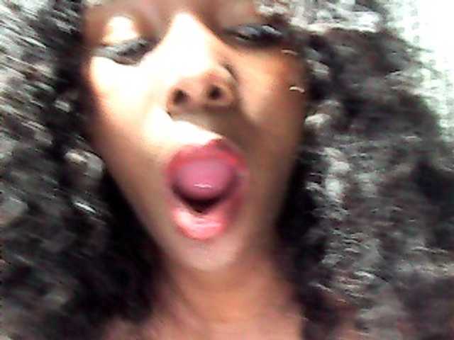 LandiQueen12 live cam on BongaCams