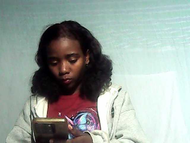 LandiQueen12 live cam on BongaCams