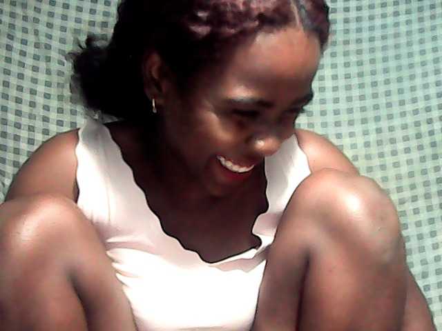 LandiQueen12 live cam on BongaCams