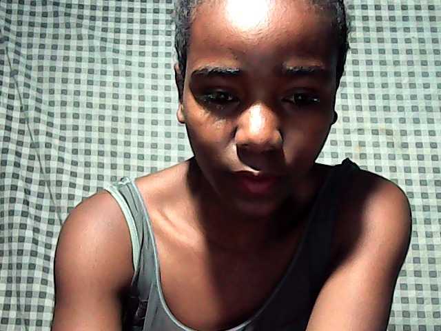 LandiQueen12 live cam on BongaCams