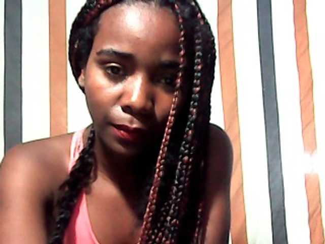 LandiQueen12 live cam on BongaCams