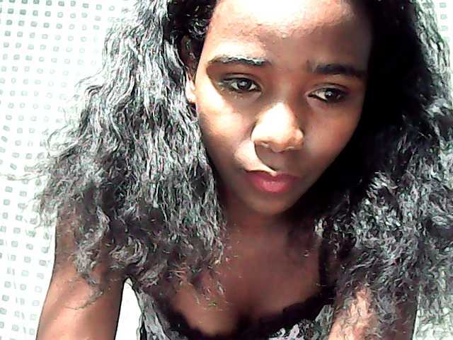 LandiQueen12 live cam on BongaCams