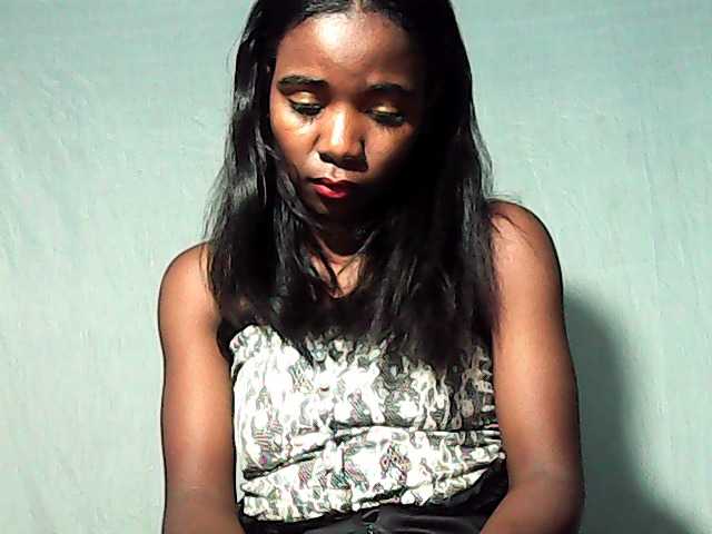 LandiQueen12 live cam on BongaCams