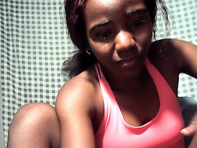 LandiQueen12 live cam on BongaCams