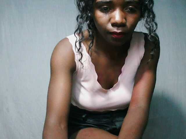 LandiQueen12 live cam on BongaCams