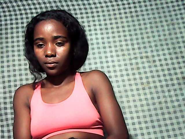 LandiQueen12 live cam on BongaCams