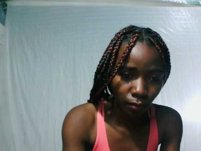 LandiQueen12 live cam on BongaCams