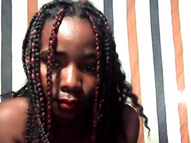 LandiQueen12 live cam on BongaCams