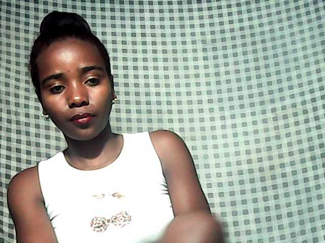 LandiQueen12 live cam on BongaCams