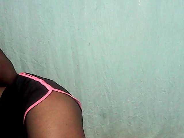 LandiQueen12 live cam on BongaCams