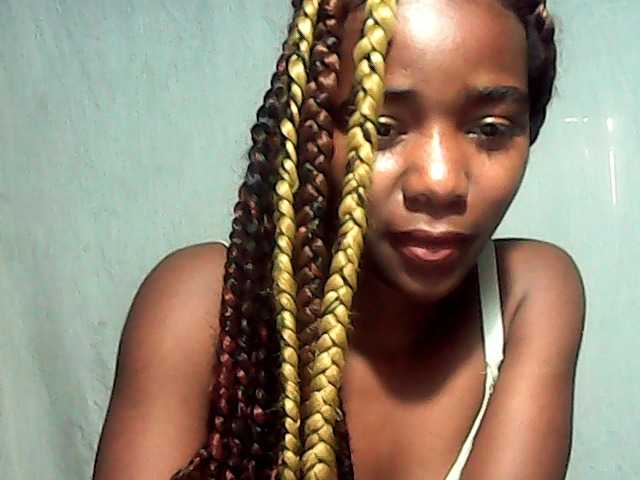 LandiQueen12 live cam on BongaCams