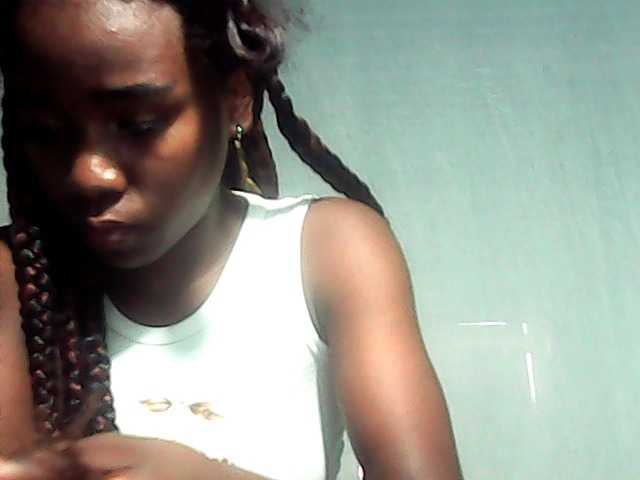 LandiQueen12 live cam on BongaCams