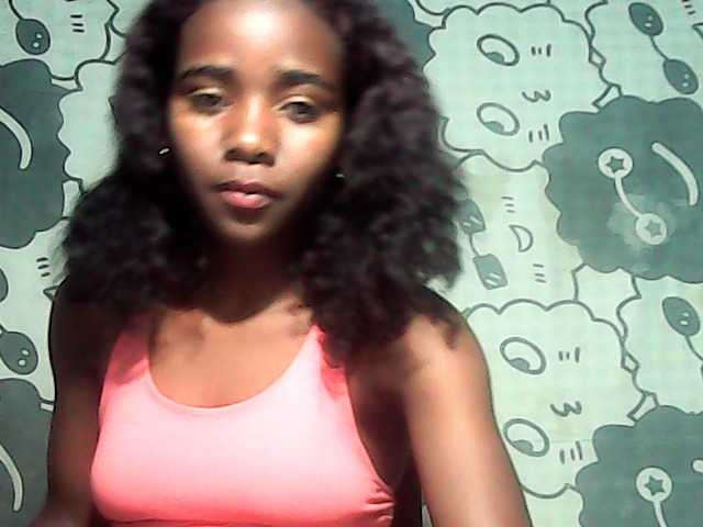 LandiQueen12 live cam on BongaCams