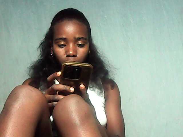 LandiQueen12 live cam on BongaCams