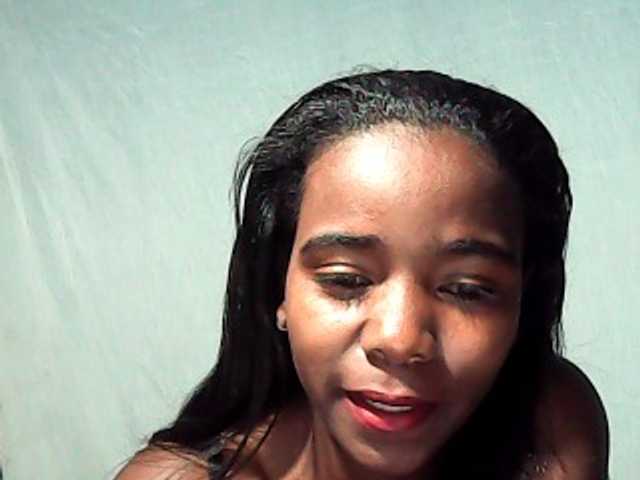 LandiQueen12 live cam on BongaCams
