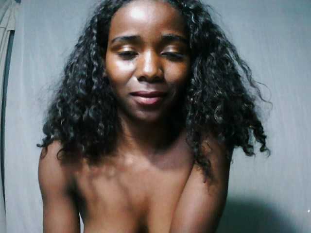 LandiQueen12 live cam on BongaCams