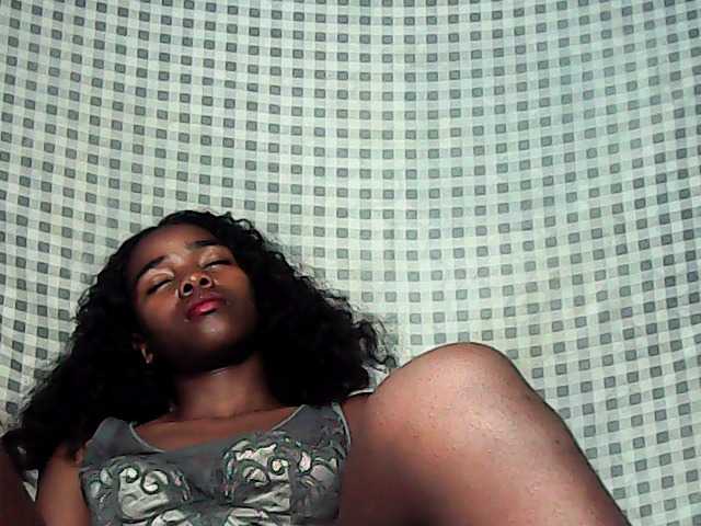 LandiQueen12 live cam on BongaCams