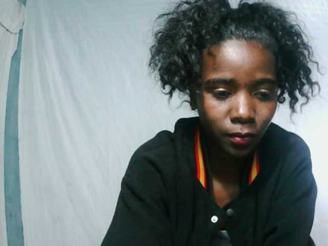 LandiQueen12 live cam on BongaCams