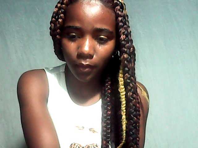 LandiQueen12 live cam on BongaCams