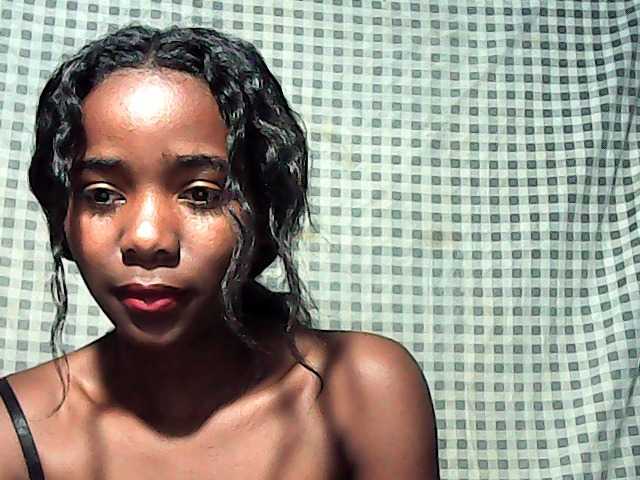 LandiQueen12 live cam on BongaCams