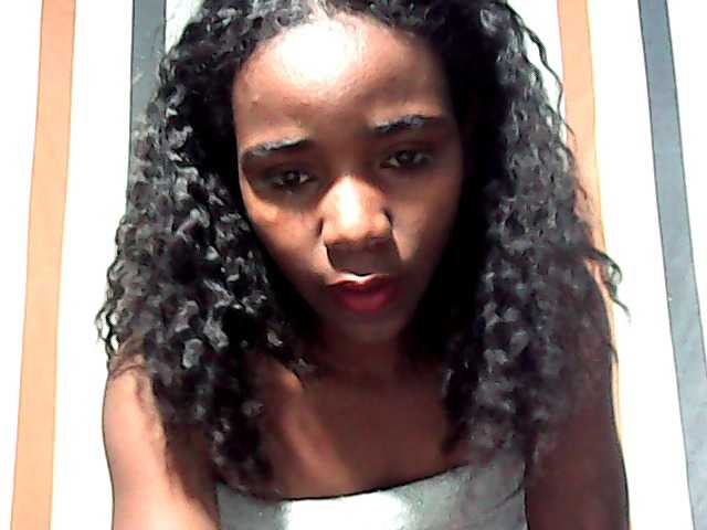 LandiQueen12 live cam on BongaCams