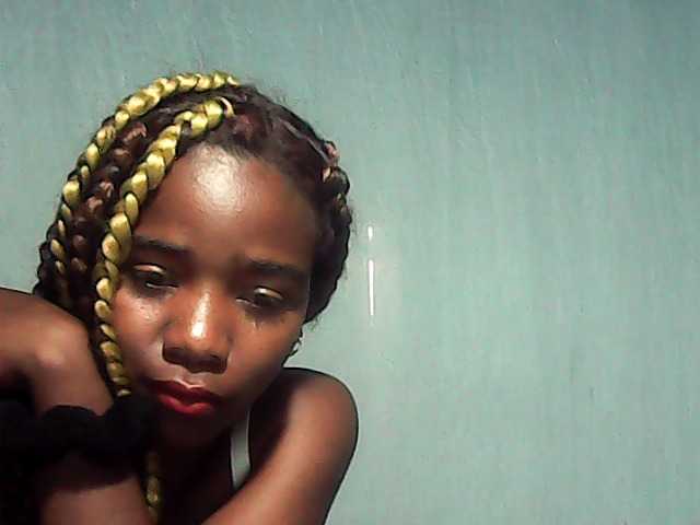 LandiQueen12 live cam on BongaCams