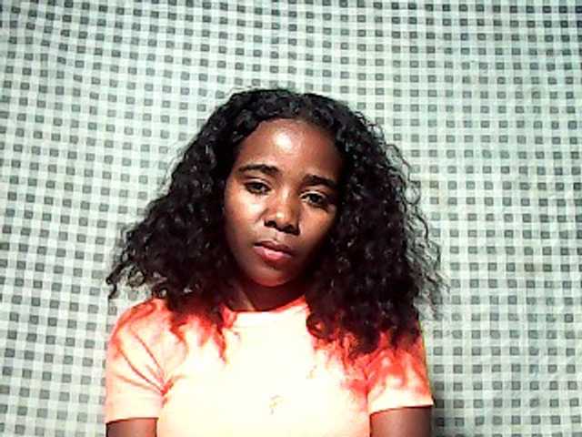 LandiQueen12 live cam on BongaCams