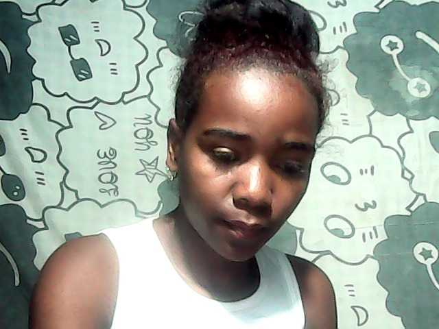 LandiQueen12 live cam on BongaCams