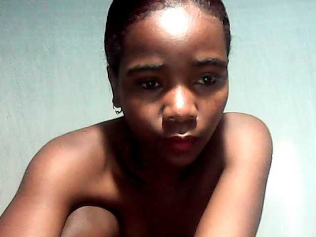 LandiQueen12 live cam on BongaCams