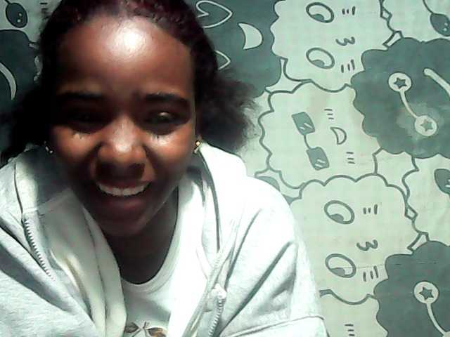 LandiQueen12 live cam on BongaCams