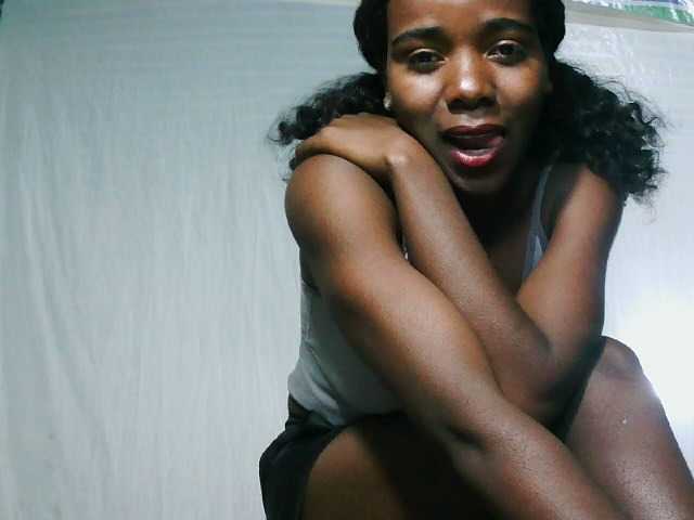 LandiQueen12 live cam on BongaCams