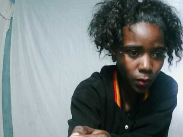 LandiQueen12 live cam on BongaCams