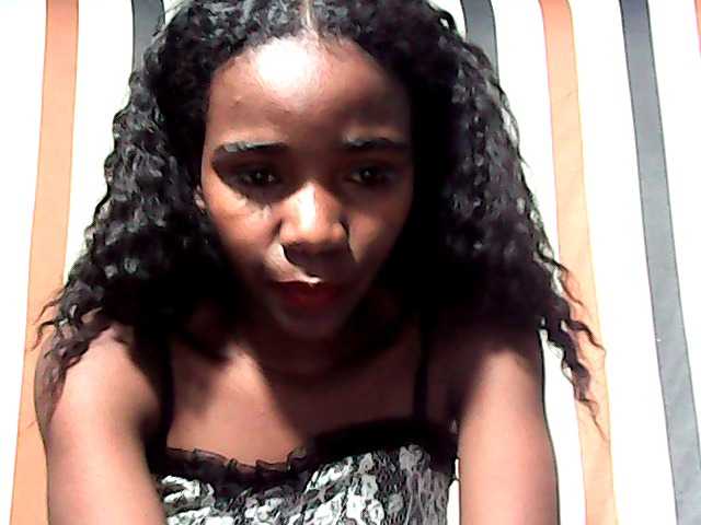 LandiQueen12 live cam on BongaCams