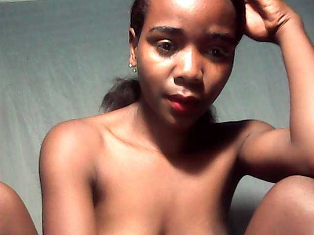 LandiQueen12 live cam on BongaCams