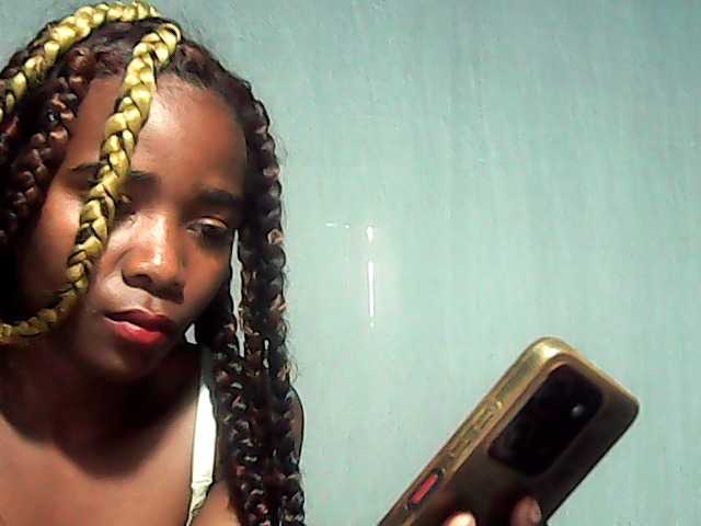 LandiQueen12 live cam on BongaCams