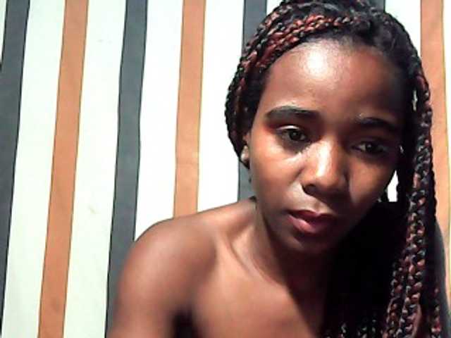 LandiQueen12 live cam on BongaCams